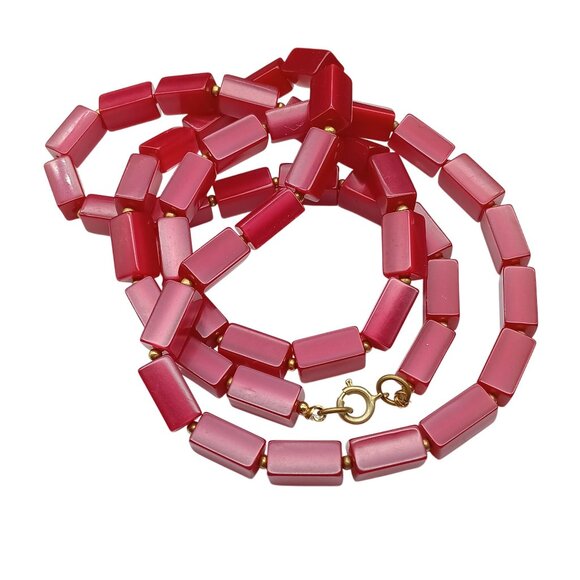 Vintage Moonglow Lucite Red Bead Necklace With Gold-Tone Clasp - Picture 2 of 3
